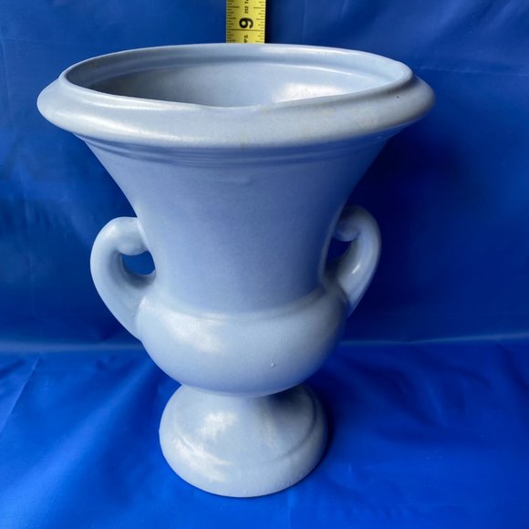 Haeger Pottery Accents Haeger Trophy Urn Vase 474c As Seen In946